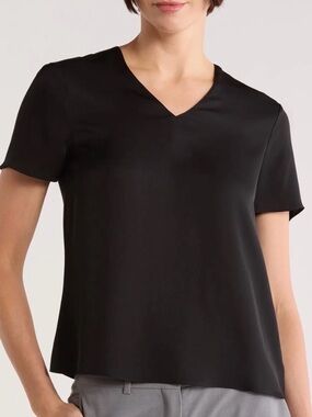 Black Theory V-Neck Short Sleeve Top